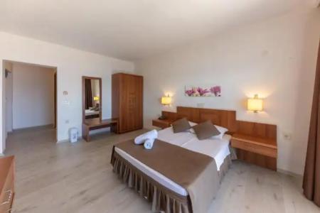 Melis Kusadasi - 108