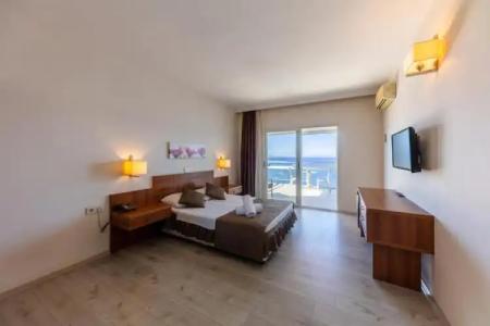 Melis Kusadasi - 107