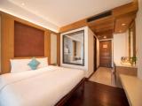 Deluxe room with pool view