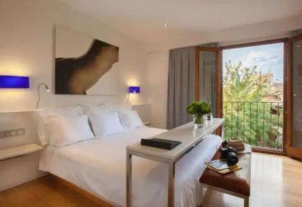 Petit Palace Tres - 45