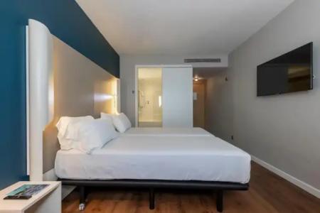 Travelodge Málaga Airport - 8