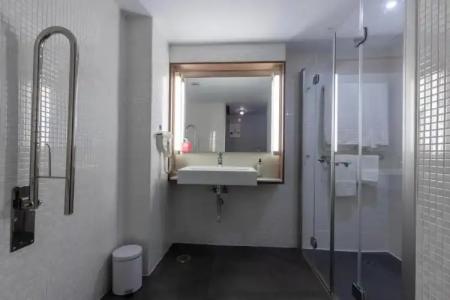 Travelodge Málaga Airport - 11