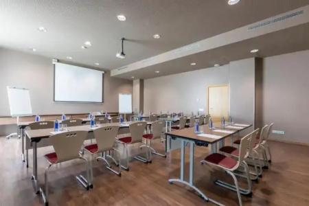 Travelodge Málaga Airport - 21