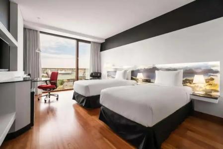 Hilton Madrid Airport - 4