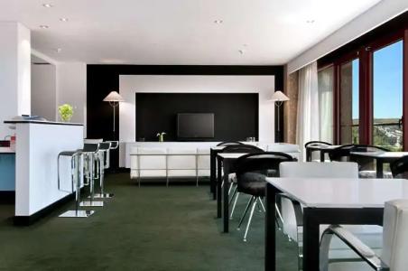 Hilton Madrid Airport - 7