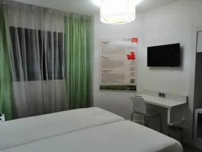 Ibis Styles Madrid Prado - 34