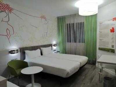 Ibis Styles Madrid Prado - 32