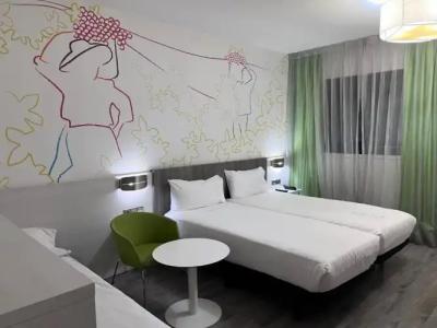 Ibis Styles Madrid Prado - 9