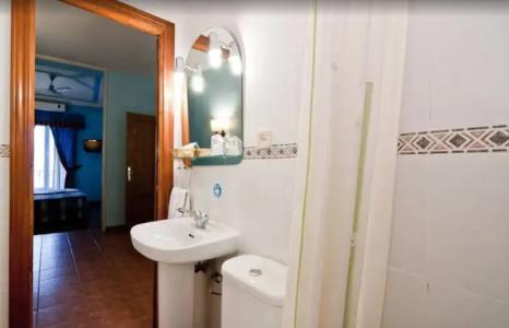 Hostal Oporto - 8