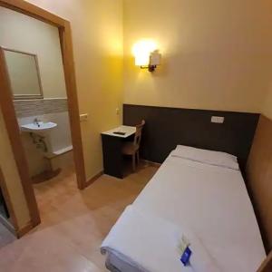 Hostal Oporto - 17