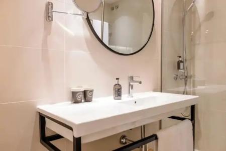 Motel One Madrid-Plaza de España - 54