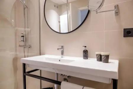 Motel One Madrid-Plaza de España - 55