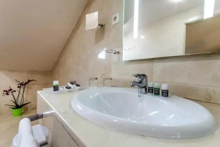 Exe Suites 33 - 8
