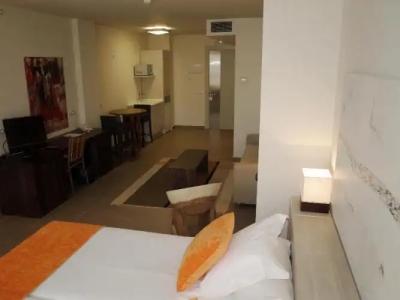 Eco Alcalá Suites - 39