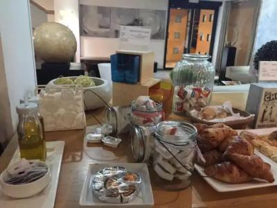 Eco Alcalá Suites - 12
