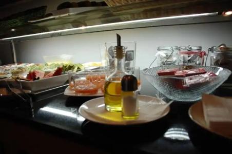Eco Alcalá Suites - 11