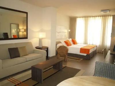 Eco Alcalá Suites - 38