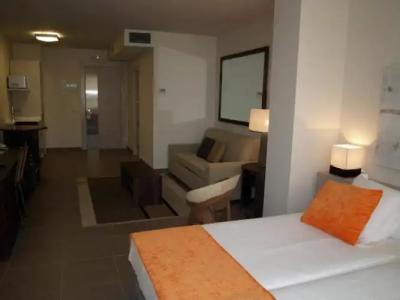 Eco Alcalá Suites - 46