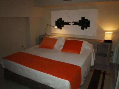 Eco Alcalá Suites - 56