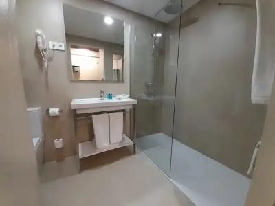 Eco Alcalá Suites - 37