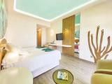 Double room with pool view