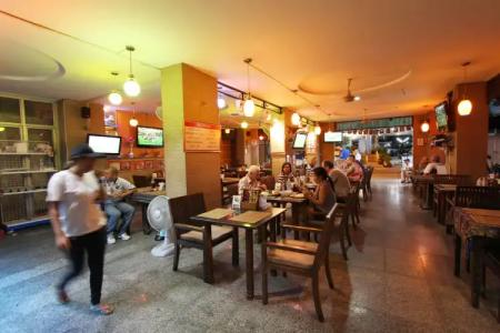 18 Coins Cafe & Hostel - 7