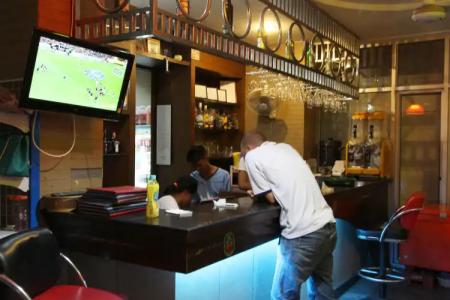 18 Coins Cafe & Hostel - 8