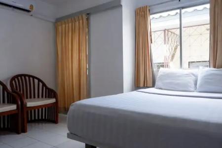 18 Coins Cafe & Hostel - 44