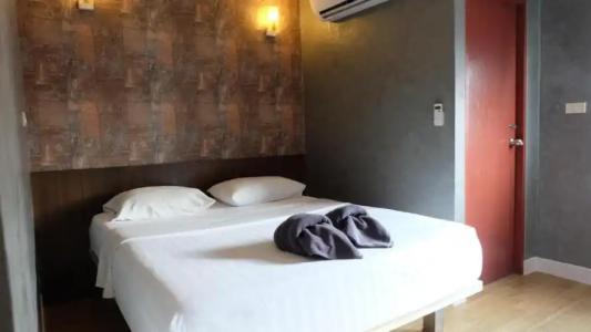 18 Coins Cafe & Hostel - 60