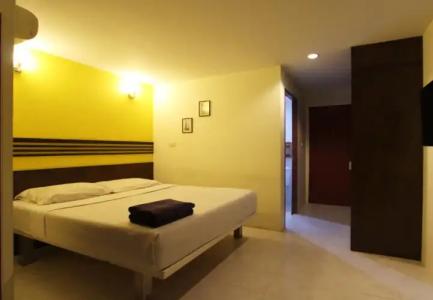 18 Coins Cafe & Hostel - 2
