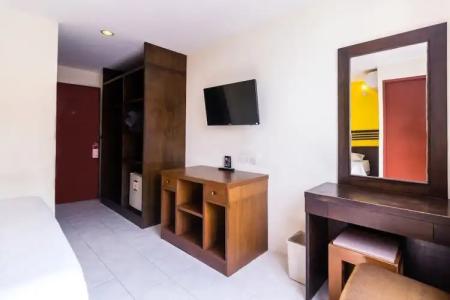 18 Coins Cafe & Hostel - 48