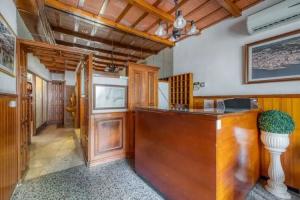 Hostal Restaurante El Roser Guest house, L'Escala