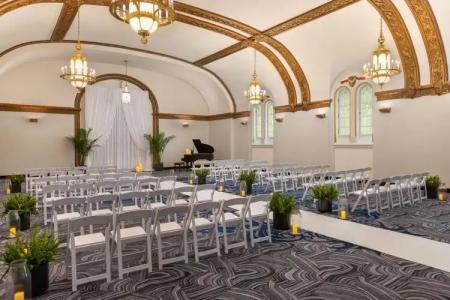 Hilton New Orleans / St. Charles Avenue - 16