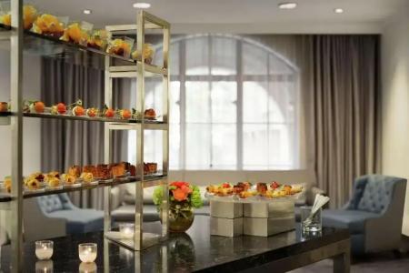 Hilton New Orleans / St. Charles Avenue - 10