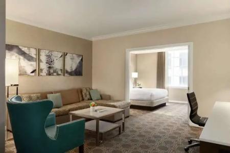 Hilton New Orleans / St. Charles Avenue - 4