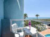 Standard Triple room with sea view