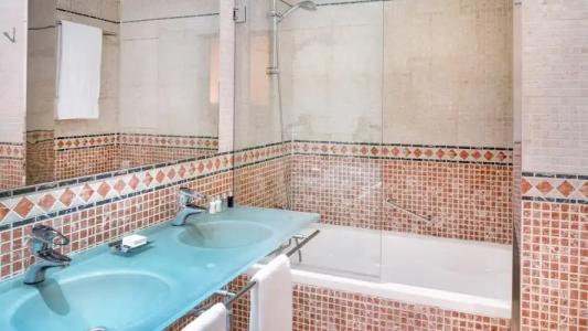 Palacio de Santa Paula, Autograph Collection - 104