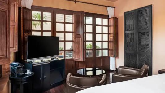 Palacio de Santa Paula, Autograph Collection - 125