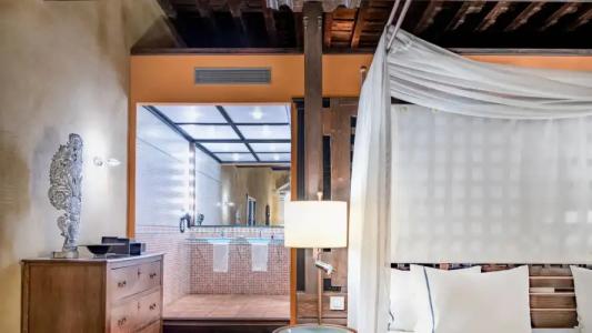 Palacio de Santa Paula, Autograph Collection - 136