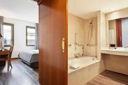 Best Western Premier CMC Girona - 9