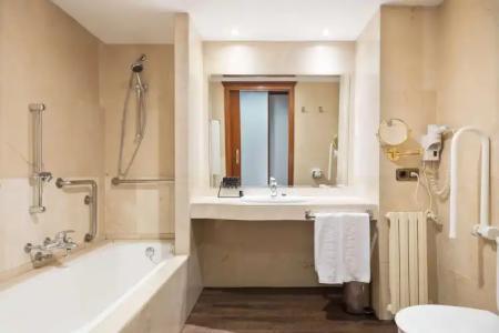 Best Western Premier CMC Girona - 10