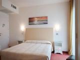 Standard Double room with partial sea view
