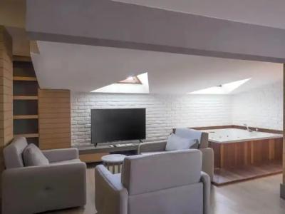 Laren Family & Spa - Boutique Class - 167