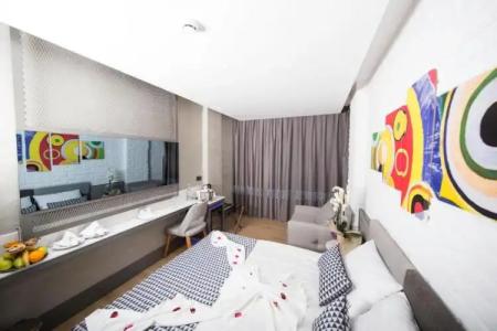 Laren Family & Spa - Boutique Class - 121