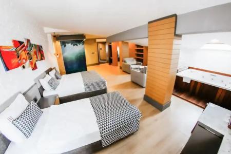 Laren Family & Spa - Boutique Class - 170