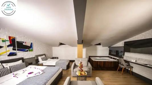 Laren Family & Spa - Boutique Class - 176
