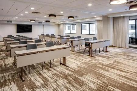 DoubleTree by Hilton & Suites Jersey City - 13