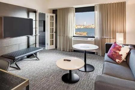 DoubleTree by Hilton & Suites Jersey City - 48