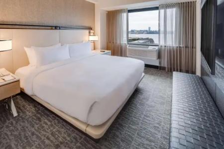 DoubleTree by Hilton & Suites Jersey City - 6