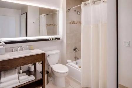 DoubleTree by Hilton & Suites Jersey City - 33